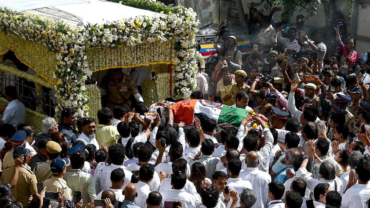 Asha Bhosle Funeral Updates Final procession of legendary vocalist heads toward the Shivaji Park crematorium for last rites